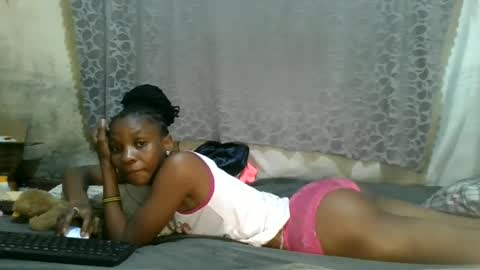 Snapshot of slim_girl01 chatting on 06-25-26, 12:10 slim_girl01 online show from 06-25-26, 12:10