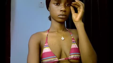 Snapshot of slim_petitqueen chatting on 11-10-25, 08:35 Alice online show from 11-10-25, 08:35