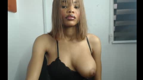 Snapshot of slim_queen2 chatting on 06-15-26, 08:05 Slim queen2 online show from 06-15-26, 08:05