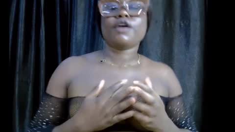 Snapshot of slim_thick12 chatting on 11-11-25, 09:48 Tems online show from 11-11-25, 09:48