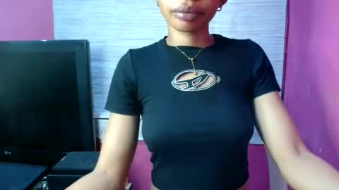 Snapshot of slimass31 chatting on 05-22-26, 02:01 slimass31 online show from 05-22-26, 02:01