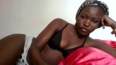 Snapshot of slimdiva chatting on 03-17-26, 05:33 slimdiva online show from 03-17-26, 05:33