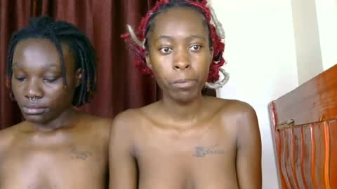 Snapshot of slimdoll2 chatting on 07-25-26, 11:30 slimdoll2 online show from 07-25-26, 11:30