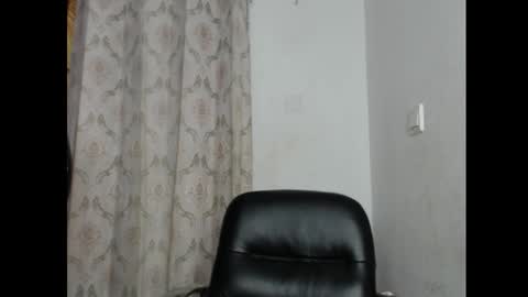 Snapshot of slimfit_girl chatting on 12-05-25, 06:11 Slimfit girl online show from 12-05-25, 06:11