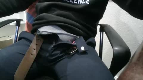 Snapshot of slimjimorange9 chatting on 12-16-25, 01:10 slimjimorange9 online show from 12-16-25, 01:10