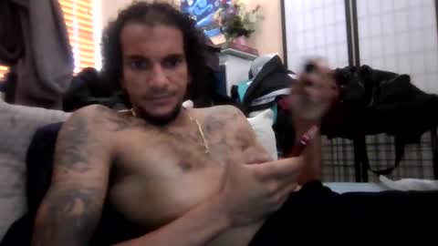 Snapshot of slimnlong022 chatting on 04-11-26, 05:17 Slim online show from 04-11-26, 05:17