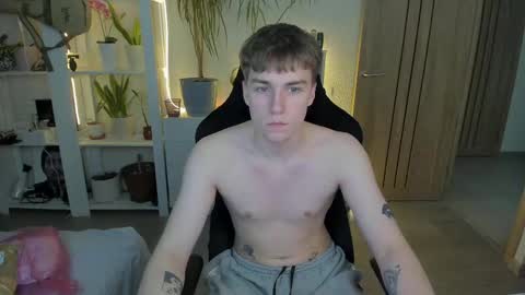 Snapshot of slippery_baby chatting on 02-12-25, 09:33 Mila online show from 02-12-25, 09:33
