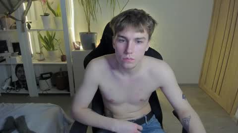 Snapshot of slippery_baby chatting on 02-21-25, 11:10 Mila online show from 02-21-25, 11:10