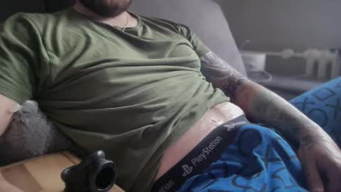 Snapshot of slovakman69 chatting on 10-21-25, 01:23 just chillin online show from 10-21-25, 01:23