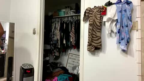 Snapshot of slum1989 chatting on 01-14-25, 01:36 slum1989 online show from 01-14-25, 01:36