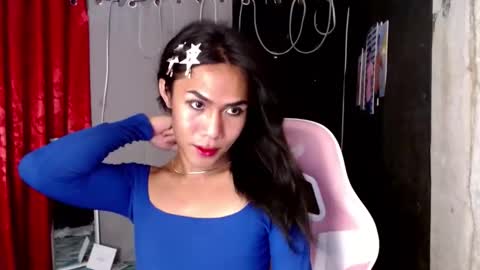Snapshot of slutqueen_raz chatting on 12-03-24, 01:21 Raz online show from 12-03-24, 01:21