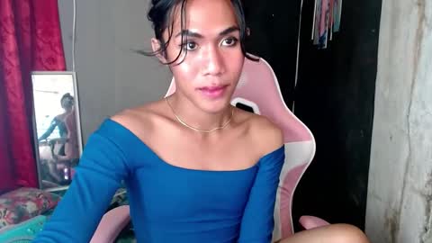 Snapshot of slutqueen_raz chatting on 12-08-24, 05:01 Raz online show from 12-08-24, 05:01
