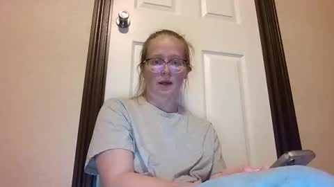 Snapshot of slutty_redhead3 chatting on 10-19-25, 12:11 Slutty redhead3 online show from 10-19-25, 12:11