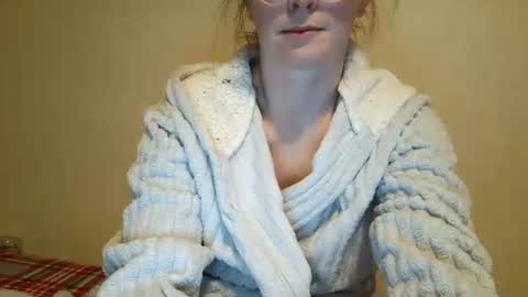 Snapshot of slutty_redhead3 chatting on 12-16-25, 01:10 Slutty redhead3 online show from 12-16-25, 01:10