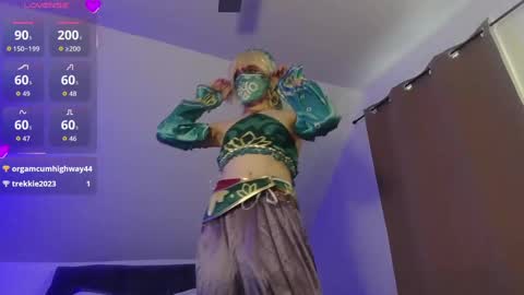 Snapshot of sluttyhorrorparty chatting on 10-31-25, 07:59 Natsu online show from 10-31-25, 07:59