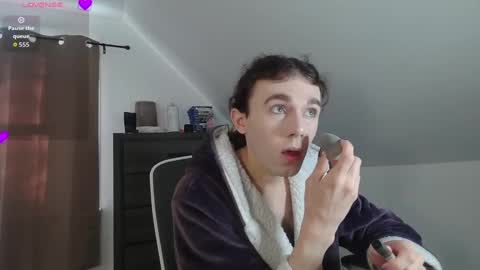 Snapshot of sluttyhorrorparty chatting on 11-19-25, 07:03 Natsu online show from 11-19-25, 07:03