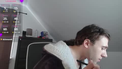 Snapshot of sluttyhorrorparty chatting on 11-20-25, 06:29 Natsu online show from 11-20-25, 06:29