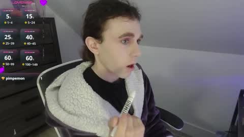 Snapshot of sluttyhorrorparty chatting on 12-15-25, 06:45 Natsu online show from 12-15-25, 06:45