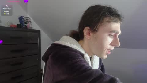 Snapshot of sluttyhorrorparty chatting on 12-19-25, 06:15 Natsu online show from 12-19-25, 06:15