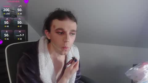 Snapshot of sluttyhorrorparty chatting on 02-19-26, 06:15 Natsu online show from 02-19-26, 06:15