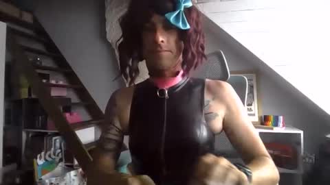 Snapshot of sluttytoy83 chatting on 06-01-26, 05:25 sluttytoy83 online show from 06-01-26, 05:25