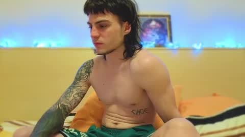 Snapshot of sly_gus chatting on 02-12-26, 02:06 Gus online show from 02-12-26, 02:06