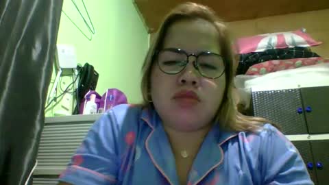 Snapshot of small_boobs59 chatting on 05-10-26, 04:23 Lovewella online show from 05-10-26, 04:23