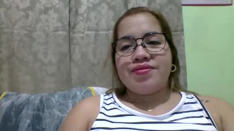 Snapshot of small_boobs59 chatting on 05-11-26, 10:21 Lovewella online show from 05-11-26, 10:21