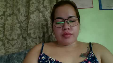 Snapshot of small_boobs59 chatting on 05-15-26, 05:03 Lovewella online show from 05-15-26, 05:03