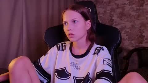 Emma online show from 09-17-25, 04:41