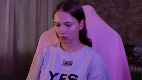 Snapshot of small_emma0 chatting on 12-22-25, 08:22 Emma online show from 12-22-25, 08:22