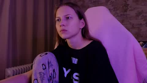 Snapshot of small_emma0 chatting on 02-14-26, 03:53 Emma online show from 02-14-26, 03:53