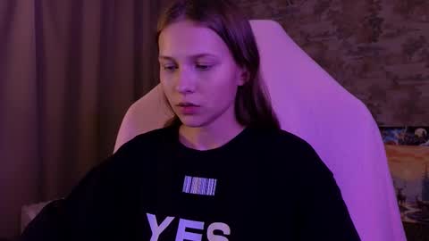 Snapshot of small_emma0 chatting on 02-16-26, 11:12 Emma online show from 02-16-26, 11:12