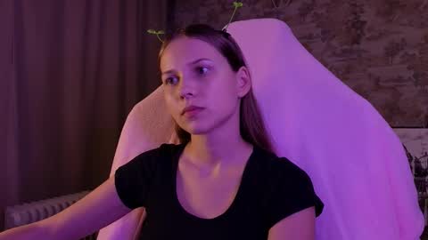 Snapshot of small_emma0 chatting on 02-20-26, 09:04 Emma online show from 02-20-26, 09:04