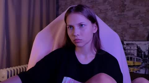 Snapshot of small_emma0 chatting on 03-13-26, 12:06 Emma online show from 03-13-26, 12:06