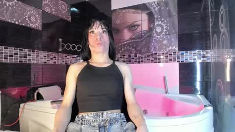 Small Hot19 online show from 10-05-25, 08:56