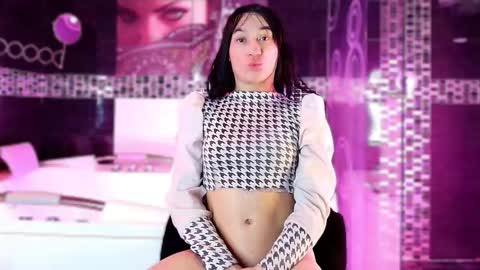 Small Hot19 online show from 12-14-25, 09:47