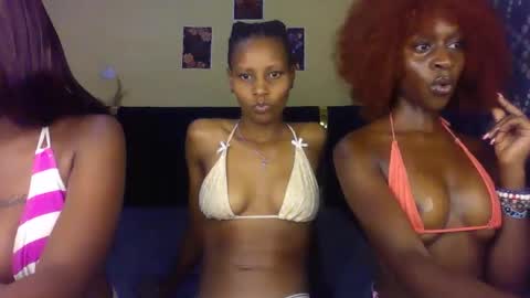 Snapshot of smallie20 chatting on 03-25-26, 02:17 Smallie20 online show from 03-25-26, 02:17