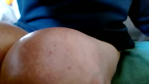 Snapshot of smallmalelass chatting on 10-15-25, 09:48 smallmalelass online show from 10-15-25, 09:48