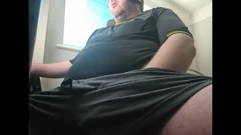 Snapshot of smallone19832 chatting on 10-28-25, 09:13 smallone19832 online show from 10-28-25, 09:13