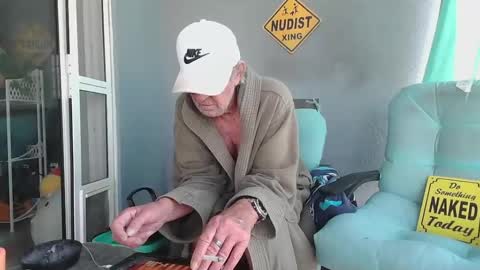 Daddy online show from 03-04-25, 01:17