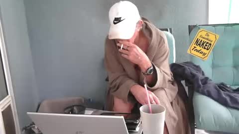 Snapshot of smallpenisbigtongue chatting on 12-18-25, 02:23 Daddy online show from 12-18-25, 02:23