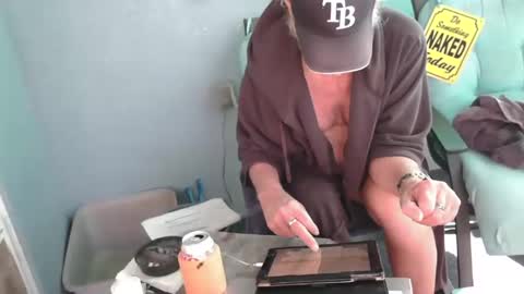 Snapshot of smallpenisbigtongue chatting on 01-12-26, 02:44 Daddy online show from 01-12-26, 02:44