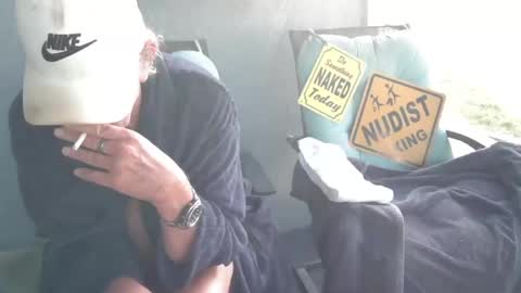 Snapshot of smallpenisbigtongue chatting on 03-08-26, 01:37 Daddy online show from 03-08-26, 01:37