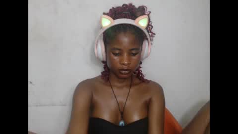 Snapshot of smallsluty chatting on 07-10-26, 10:01 smallsluty online show from 07-10-26, 10:01