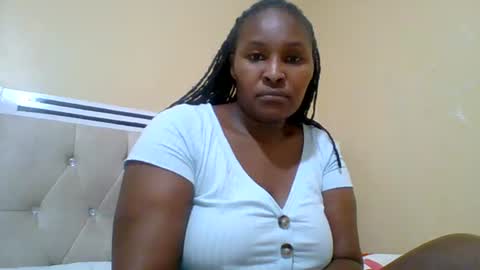 Snapshot of smartqueen1 chatting on 06-17-26, 02:40 Katerina online show from 06-17-26, 02:40