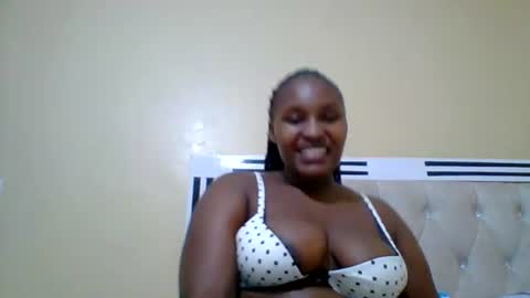Snapshot of smartqueen1 chatting on 07-12-26, 02:19 Katerina online show from 07-12-26, 02:19