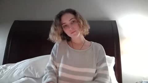 Snapshot of smile8dance chatting on 12-18-25, 12:22 Your Fave Domme online show from 12-18-25, 12:22