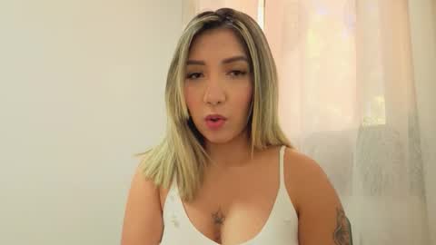 Snapshot of smile__1 chatting on 01-15-26, 01:26 smile__1 online show from 01-15-26, 01:26