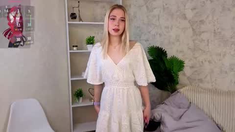 Snapshot of smile_with_nicole chatting on 10-13-25, 04:51 The girl from the dream by name Mary online show from 10-13-25, 04:51